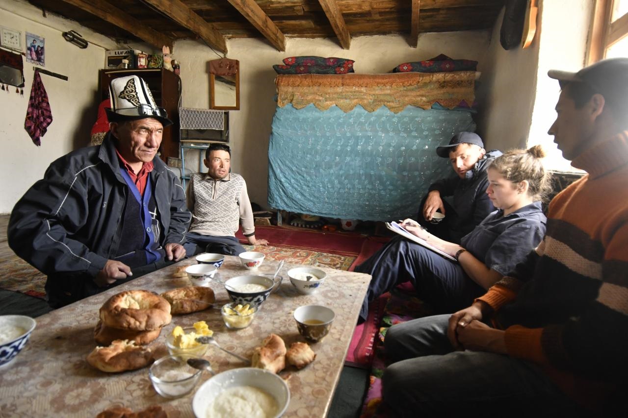 Tajikistan home survey with Ana Pantín.