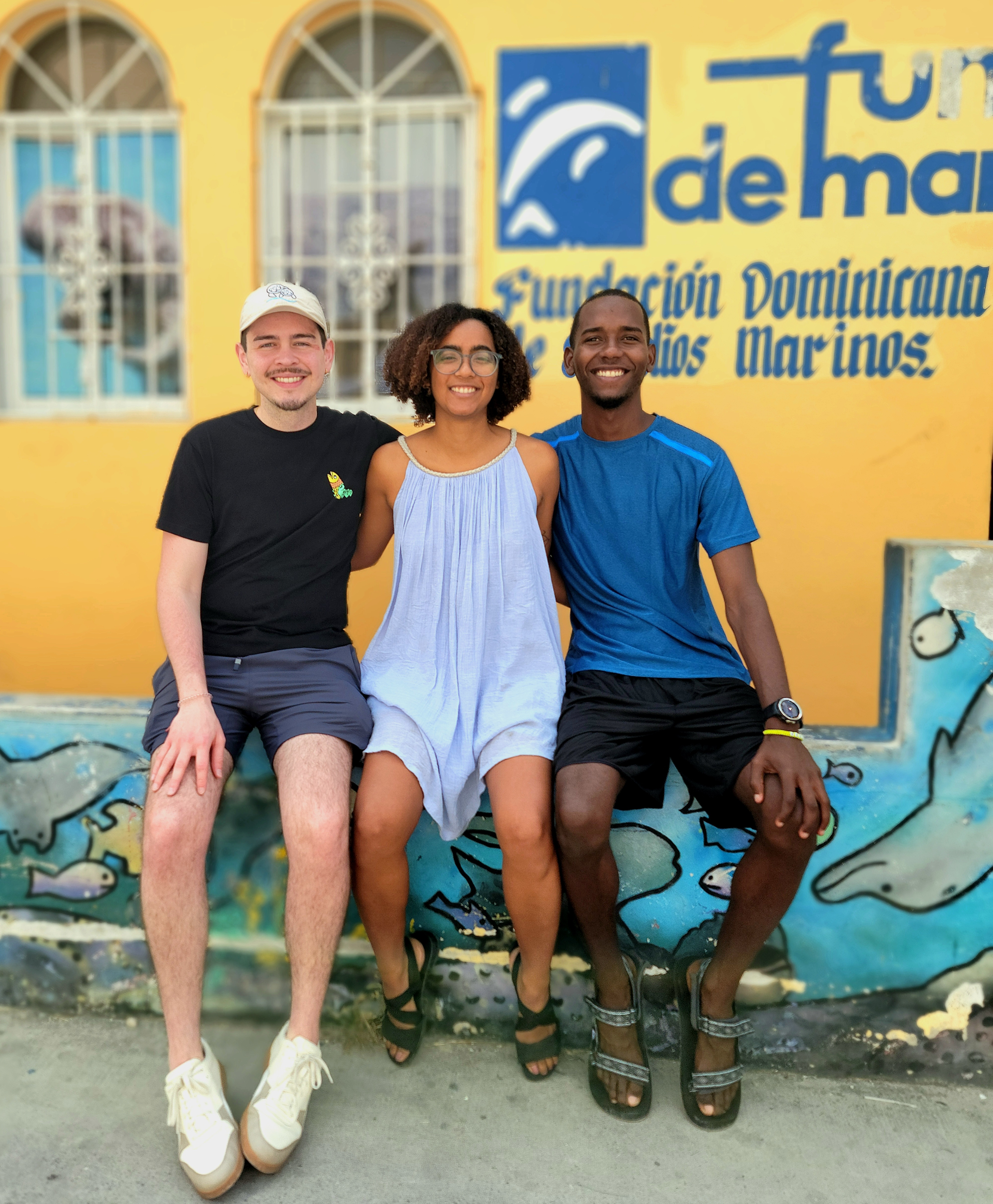 From left to right: Ríos-Guzmán; Andreína Valdez Trinidad, biologist; and Michael Del Rosario, biologist, in front of the FUNDEMAR headquarters