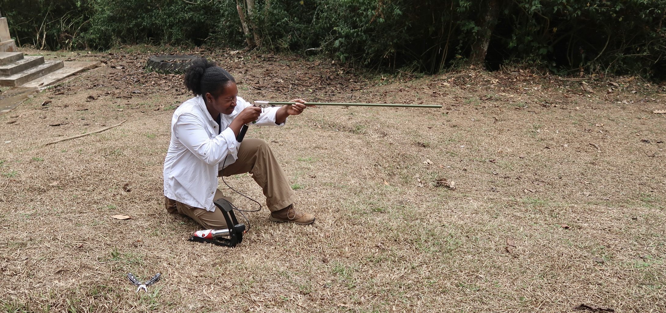 Victoria Priester with dart gun in Uganda.