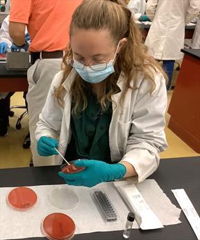 Cornell DVM student Amanda Bielecki at the AQUAVET program