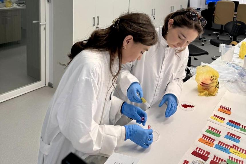 Alina and Klara in lab